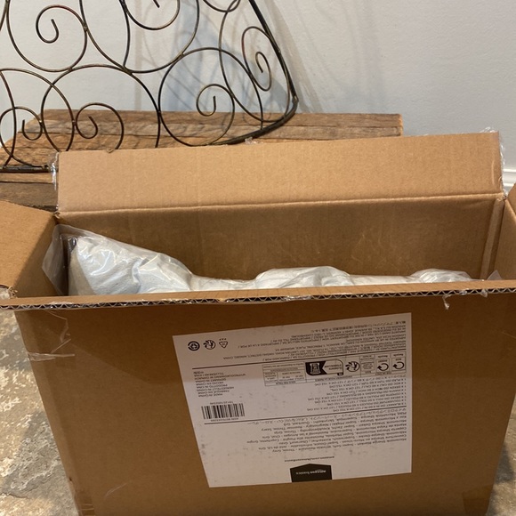 🆕 Amazon Basics Soft Micromink Sherpa Blanket/Throw - Picture 4 of 6